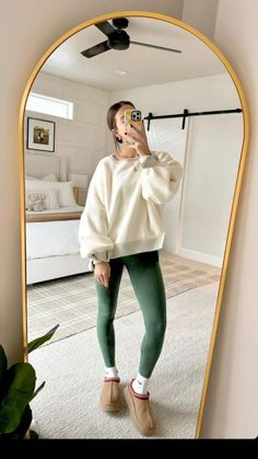 Cozy College Outfit, Camden Sweatshirt, Class Outfits, Cute Lazy Outfits, Lazy Outfits, Causual Outfits, Fall Fits, Simple Trendy Outfits