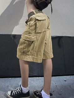 Cargo Shorts Outfit, Knee Length Denim Shorts, Cargo Pants Outfit Women, Cargo Shorts Women, Khaki Cargo Pants, Denim Decor, Shorts Outfits Women, Retro Jeans, Y2k Shorts