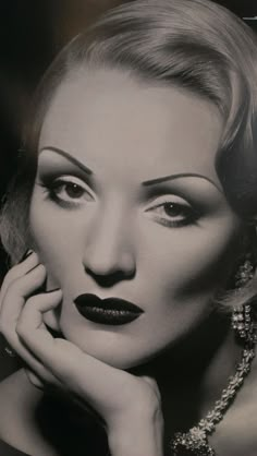 1940s Glam Makeup, Marlene Dietrich Makeup, 1940s Eyebrows, 20s Eyebrows, Film Noir Makeup, 30s Makeup Look, Simple Low Ponytail Hairstyles, 1920s Makeup Authentic, Marlene Dietrich Style