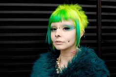 Colorful Alternative Fashion, Alternative Fashion Punk, Short Dark Hair, Cute Eye Makeup, Goth Hair, Edgy Short Hair