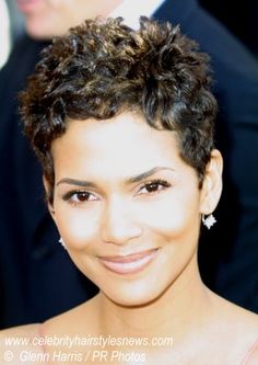 Chemo Curls, Halle Berry Short Hair, Halle Berry Pixie, Curled Pixie Cut, Curly Natural Curls, Short Hairdo, Short Curly Hairstyles For Women, Short Curly Pixie