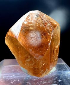 Topaz Aesthetic, Skardu Pakistan, Topaz Crystal, Month Calendar, Crystal Champagne, Topaz Color, Topaz Stone, Champagne Color, Gems And Minerals