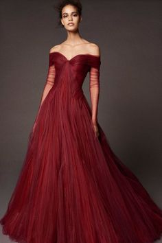 Zac Posen Pre-Fall 2018 Collection Photos - Vogue Tulle Ball Gown, Red Dresses, Long Red, Zac Posen, Fashion Weeks, Couture Gowns, Harpers Bazaar, Gorgeous Gowns, Fall 2018