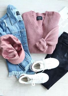 Distressed Sweater, Distressed Sweaters, Mode Inspiration, Teen Fashion Outfits, Fall Winter Outfits, School Outfits, Cute Casual Outfits, Teen Fashion