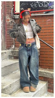 Cool People Outfits, Baggy Outfit Inspiration, Sweetheart Shirt Outfit, 2024 Clothing Aesthetic, Aaliyah Street Style, Casual Fall Streetwear, 90s Street Style Women, Lil Tecca Concert Outfit, 90s Aesthetic Streetwear