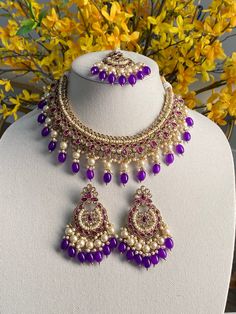 Kundan choker set with jhumka x tikka . Luxury Latkans Necklace For Wedding, Punjabi Jhumka, Jhumka Set, Kundan Jhumka Earrings, Polki Choker Set, Heavy Jewellery, Purple Choker, Punjabi Jewelry, Kundan Choker Set