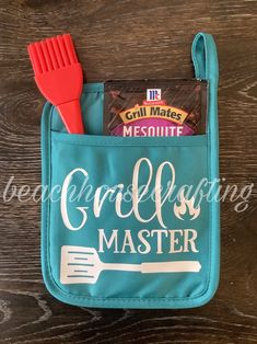 a blue pocket with a red spatula and fork in it that says grillmaster master