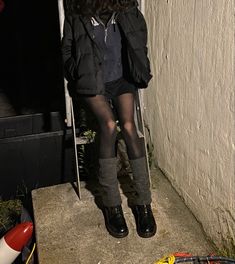 Doc Marten Boots Aesthetic, Black Tights Doc Martens Outfit, New York Grunge Outfits, Docs With Leg Warmers, Shorts And Docs Outfit, Outfit With Warmers, Leg Warmers Boots, Leg Warmers With Tights, Docs And Leg Warmers