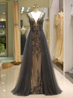 Unique Prom Dresses 2020, Unique Prom Dress, Winter Formal Dress, Grey Tulle Skirt, Dress Beading, Sweep Train Prom Dress, Dresses Graduation, Gold Evening Dresses, Tulle Party Dress