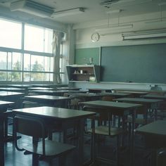 an empty classroom filled with desks and chairs