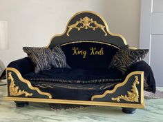 Luxury Dog Bed Wooden Dog Bed, Luxury Dog Bed, Dog Bed Sizes, Orthopaedic Mattress, Famous Dogs, Yorkie Poo, Dog Beds For Small Dogs, Royal Colors, Wood Dog