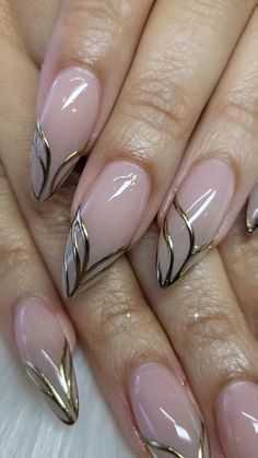 Chrome Line Nails Designs, Designs On Chrome Nails, Chrome Lines Nail Art, Nail Trends Right Now, Nail Art Chrome Design, Original French Tip Nails, Structure Gel Nails Design, Chrom Nail Art, Chrome Nails With Art