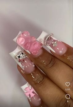 Pink Nail Sets With Charms, Medium Length Junk Nails, Medium Length Nails With Charms, Birthday Nails With Charms, Nails With Charms Y2k, Short Nails With Charms, Nails Art Easy, Trending Acrylic Nails, Easy Diy Nails