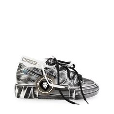 A shoe designed and created for strong souls.It differs from the others in its composition: a white base in genuine leather shaded in gray colors, with a massive plateau.It is decorated with various details that make it unique and inimitable: a tone-on-tone arrow in the center, the words "Never Stop" and a "Cr03" plastic pendant. Birthday Fits, Jordan Shoes Retro, Funky Shoes