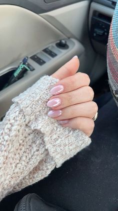 pink chrome short almond nails Pastel Nails With Chrome, Simple Almond Nails Summer, Light Pink Nails With Chrome, Pink Chrome Gel Nails, One Color Nail Ideas, Xs Almond Nails, Basic Almond Nails, Simple Gel Manicure, Short Pink Almond Nails