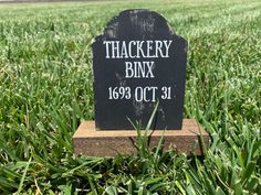 there is a sign that says thaackery binx on it in the grass