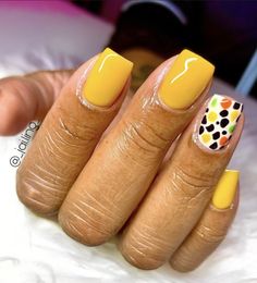 Yellow Manicure Ideas Summer, Neon Yellow Nails Short, Black And Yellow Short Nails, Neon Yellow Gel Nails Short, Spring Nails 2024 Trends Yellow, Flirty Nails, Pancake Face, Power Nails, Lilac Nails Design