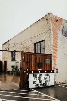 a sign that is in front of a building