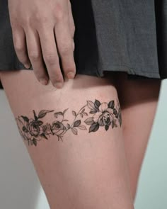 a woman's thigh with flowers on it