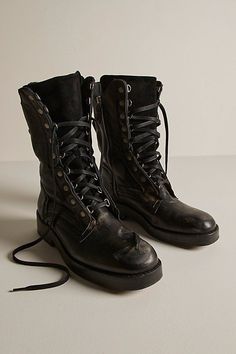 Combat Boots Aesthetic, Black Lace Boots, Combat Boots Style, Combat Style, Black Combat Boots, Lace Up Combat Boots, Leather Lace Up Boots, Cool Boots, Boots Outfit