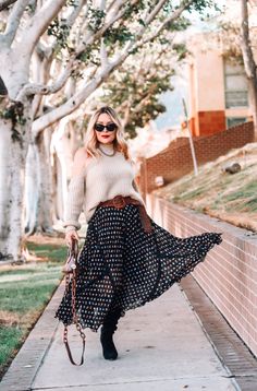 Fall Style Women, Outfit Ideas Romantic, Skirt And Sweater Outfit, Fall Chic Outfits, Dressy Sweater, Skirt And Sweater, Fall Midi, Aesthetic Fall Outfit, Fall Boots Outfit