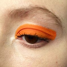 Makeup Inspo - makeup // aesthetic // face // colour // bright // minimal // design Orange Eyeshadow, Smink Inspiration, Winged Liner, Kesha, Editorial Makeup, Delphinium, 인물 사진, Aesthetic Makeup