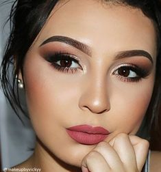 olive skin model wearing deep warm rose lipstick shade Lip Pigmentation, Teknik Makeup, Dramatic Wedding Makeup, Wedding Eye Makeup, Glam Wedding Makeup, Bridal Makeup Natural, Wedding Day Makeup, Glam Makeup Look