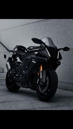 a black motorcycle parked in front of a building