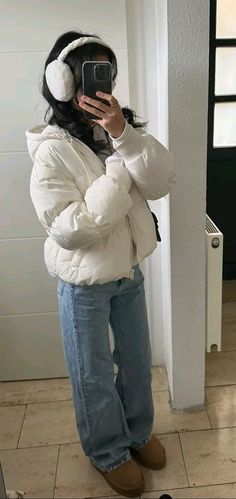 #ootd White Puffer Coat, Puffer Outfit, White Puffer Jacket, Puffer Jacket Outfit, White Puffer, Outfit Inspo Casual, Simple Trendy Outfits