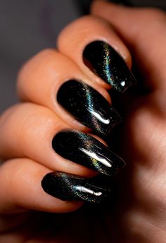 Black Nails Gel Polish, Black Color Changing Nails, Black Nail Polish With Chrome, Witchy Chrome Nails, Black Glitter Nail Polish, Matte Black And Chrome Nails, Dark Glitter Nail Designs, Black And Gold Cat Eye Nails, Cute Black Acrylic Nails Ideas