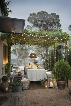 So, we thought we would bring together a quick outdoor dining checklist, with an emphasis on the rustic look. Take a browse through and you will soon have those ideas flowing so that you can create your very own rustic outdoor dining space. Pergola Wedding, Design Per Patio, Funny Vine, Pergola Design, Diy Pergola, Pergola Designs, Beautiful Backyards, Backyard Projects