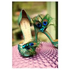 Fancy Wedding Shoes, Peacock Shoes, Feather Shoes, Baby Alligator, Peacock Teal, Shoe Makeover, White Petals, Fashion Crafts, 파티 드레스