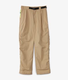 Founded in 1922, Dickies is a well-known American workwear brand with a rich history of providing durable and high-quality clothing. Introducing the TDC Oversized 874 Pants in beige for Fall/Winter 2024. These pants are a modern take on the classic Dickies 874 style, known for its timeless design and superior craftsmanship. The oversized fit adds a contemporary twist, making them a must-have for the upcoming season. Perfect for adding a touch of effortless cool to any outfit, these beige pants a 874 Pants, Workwear Brands, Dickies 874, American Workwear, Balloon Pants, Knee Pants, Beige Pants, Dickies Pants, Utility Pants