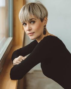 Winter Pixie Haircut 2023-2024 16 Ideas - Women-Lifestyle.com Kort Bob, Κούρεμα Bob, Pixie Haircut Styles, Blonde Pixie Cuts