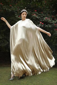 Metallic Kaftan | NOT JUST A LABEL Mother Earth Dress, Pletted Dress, Rennassaince Outfits, Metallic Wedding Dress, Futuristic Couture, Vintage Glam Aesthetic, Colourful Wedding Dress, Royalty Outfits, Fae Fashion