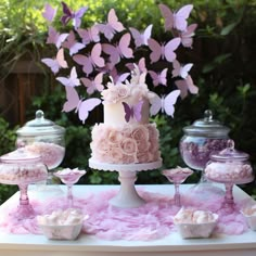 Lavender Themed Bridal Shower Ideas, Butterfly Engagement Party, Butterfly Shower Ideas, Butterfly Bridal Shower Ideas Table Settings, Baby Shower Butterfly Table, Enchanted Bridal Shower Ideas