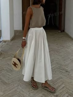 Italy Outfit Ideas, White Skirt Outfits, Italian Summer Outfits, Look Boho Chic, European Summer Outfits, White Maxi Skirts, Maxi Skirt Outfits, Honeymoon Outfits, Europe Outfits