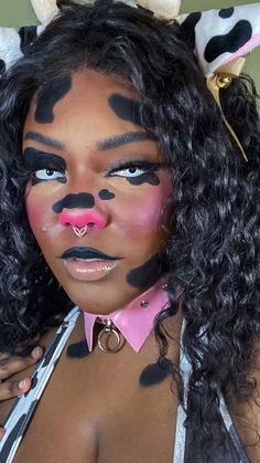 Hot Halloween Costumes Women, Cow Halloween Costume, Makeup Creative, Makeup Cute, Cow Costume, Cute Halloween Makeup, Pretty Halloween Costumes, Couples Halloween Outfits, Graphic Makeup