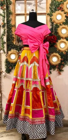 Skirt And Crop Top From Old Saree, Tops Designs For Skirt, Skirt Top Indian Outfit, Western Blouse Designs, Skirt And Top Indian, Crop Top Indian, Sangeet Dress, Indian Sangeet, Designer Crop Top