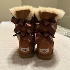 Brand New, Never Worn Women’s Ugg Bailey Boots With Satin Bow Accents. Elliana Aesthetic, Bailey Uggs, Fur Uggs, Ugg Boots Women, Ugg Boots With Bows, Ugg Bailey Boots, Cute Uggs, Uggs With Bows, Uggs Boots