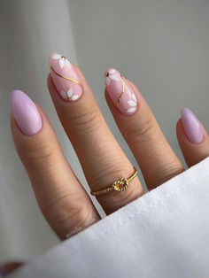 spring nail design: lavender tips with flowers Purple Spring, 2024 Nails, Nagel Tips, Easy Nails, Almond Shape Nails, Her Nails, Casual Nails, Almond Nails Designs