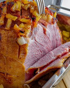 Pineapple Baked Ham, Pineapple Baked, Baked Ham Recipe, Brown Sugar Pineapple, Thanksgiving Dinner Plates, Brown Sugar Ham, Pineapple Ham, Homemade Ham, Make Brown Sugar