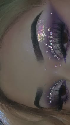 Creative Makeup Looks With Gems, Majestic Makeup Looks, Alternative Prom Makeup, Purple Eye Makeup With Gems, Purple Eye Makeup Prom, Holographic Makeup Look, Purple Makeup Looks Prom, Quinceañera Makeup Ideas Purple, Purple Christmas Makeup