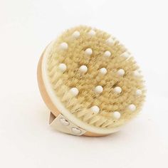 Fivesso Dry Skin Brush - made out of bamboo wood. Discover the amazing benefits of using a dry skin brush. This is especially wonderful for exfoliating during a dry winter skin. It helps with detoxify by increasing blood circulation and promoting lymph flow/drainage. Dry brushing unclogs all pores in the exfoliation process. Simultaneously, it also stimulates your nervous system, which can make you feel super invigorated afterward. It helps remove dead skin cells faster and reduce peeling. It is Lymph Flow, Dry Brushing Skin, Skincare Brush, Happy Gut, Coffee Body Scrub, Skin Brushing, Dry Winter Skin, Natural Caffeine, Coffee Benefits