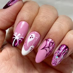 Critical Role Nail Art, Sucker Nails, Floral Halloween Nails, Pastel Spooky Nails, Manicure Ideas Fall, Unique Nail Ideas Creative, Chrome Halloween Nails, Pastel Halloween Nails, 2023 Winter Nails