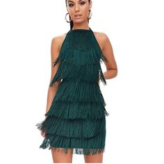 Size: M Brand: Imogen Dark Green Body With Dark Green Fringe Over Entire Front. No Fringe On Back. Halter Top And Open Back With Tie Closure At Neck And Waist. Bought This For A Nye Party 3 Years Ago. Ended Up Not Wearing It And Haven’t Brought It Out Of The Closet Since So Nwot Fringe Clothing, Beautiful Tops, Glamour Vintage, Fest Outfits, Lingerie Vintage, Dresses Fall, 29th Birthday, Dresses Classy, Tops Style