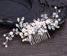 Handmade Pearls Design White Side Comb Pearl Comb, Pearl Bridal Headpiece, Accessories Pearl, Crystal Crown Wedding, Casual Dressing, Pearl Headpiece, Hair Comb Accessories, Hair Accessories Pearl, Bridal Hair Jewelry