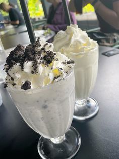 two glasses filled with ice cream and oreo cookies