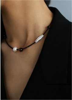 Explore the allure of contrasting aesthetics with our Black Onyx Tiger Eye Stone Necklace—an intriguing and versatile accessory that combines the boldness of black onyx with the earthy charm of tiger eye stones. Metal: Sterling Silver Plated Gemstone:Tiger eye (2mm/6mm)/black Oynx/freshwater pearl (3mm/9.5-10.5mm) Necklace Length: 380-420mm Weight: 9.5g Aesthetics Necklace, Long Necklace Outfit, Necklace Outfit, Natural Pearl Necklace, Beaded Necklace Designs, Handmade Jewel, Beading Ideas, Chanel Earrings, Tiger Eye Stone