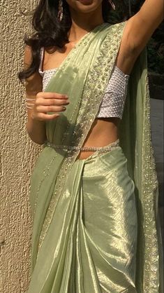 Green Sari, Fest Outfits, Desi Wear, Fancy Sarees Party Wear, Traditional Indian Dress, Desi Fashion Casual, Casual Indian Fashion, Simple Sarees, Indian Fashion Saree